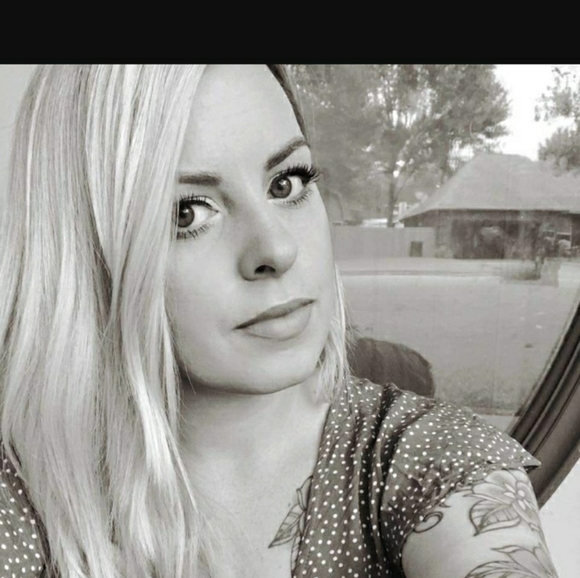 Meet your Posher, Joan - Picture 4 of 14